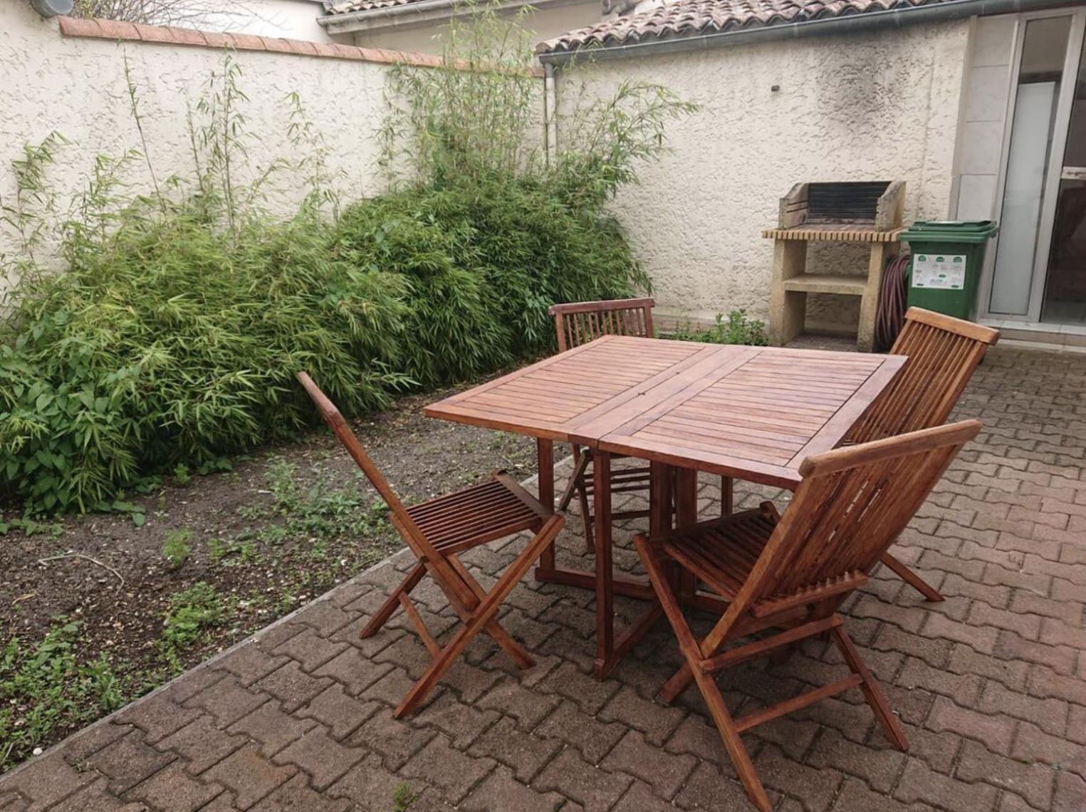 Privee Avec Sdb Au Jardin Public Séjour chez l'habitant *